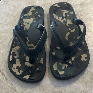 SANUK Camouflage Flip Flops 10.5